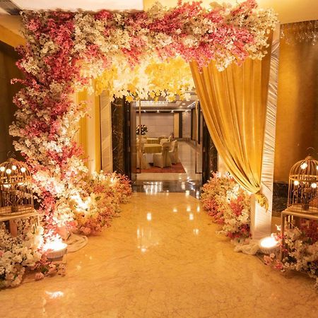 Radisson Blu Kaushambi Delhi Ncr Hotel Газиабад Екстериор снимка