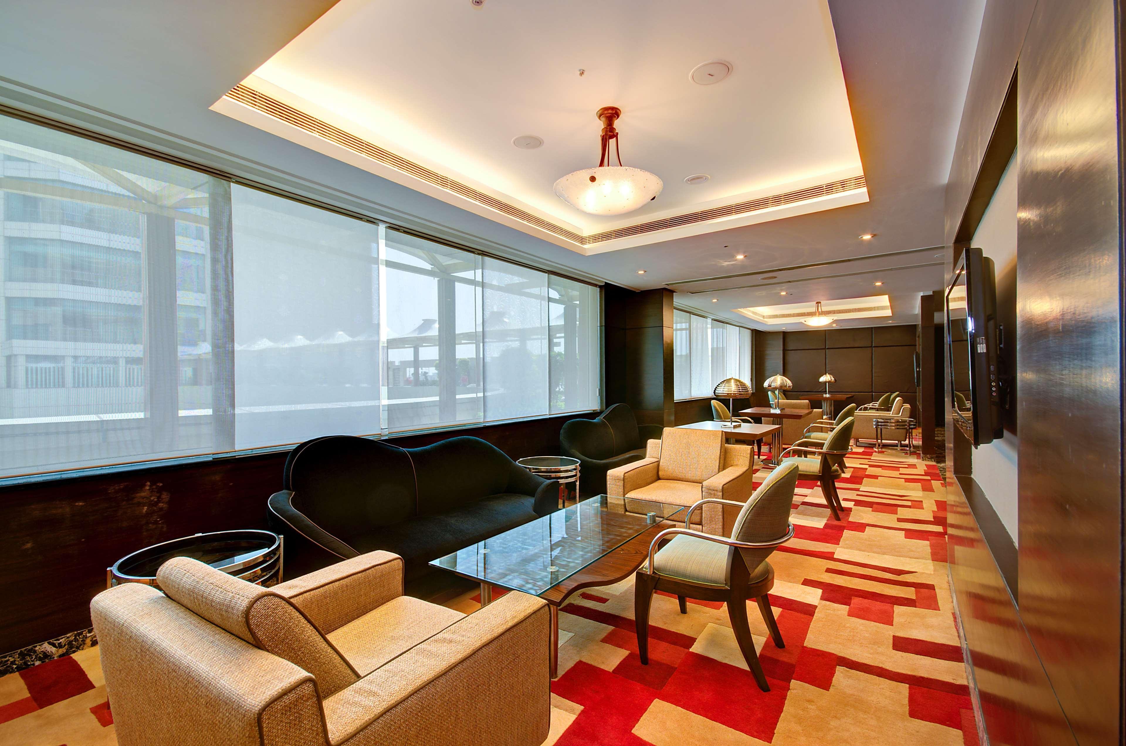 Radisson Blu Kaushambi Delhi Ncr Hotel Газиабад Екстериор снимка
