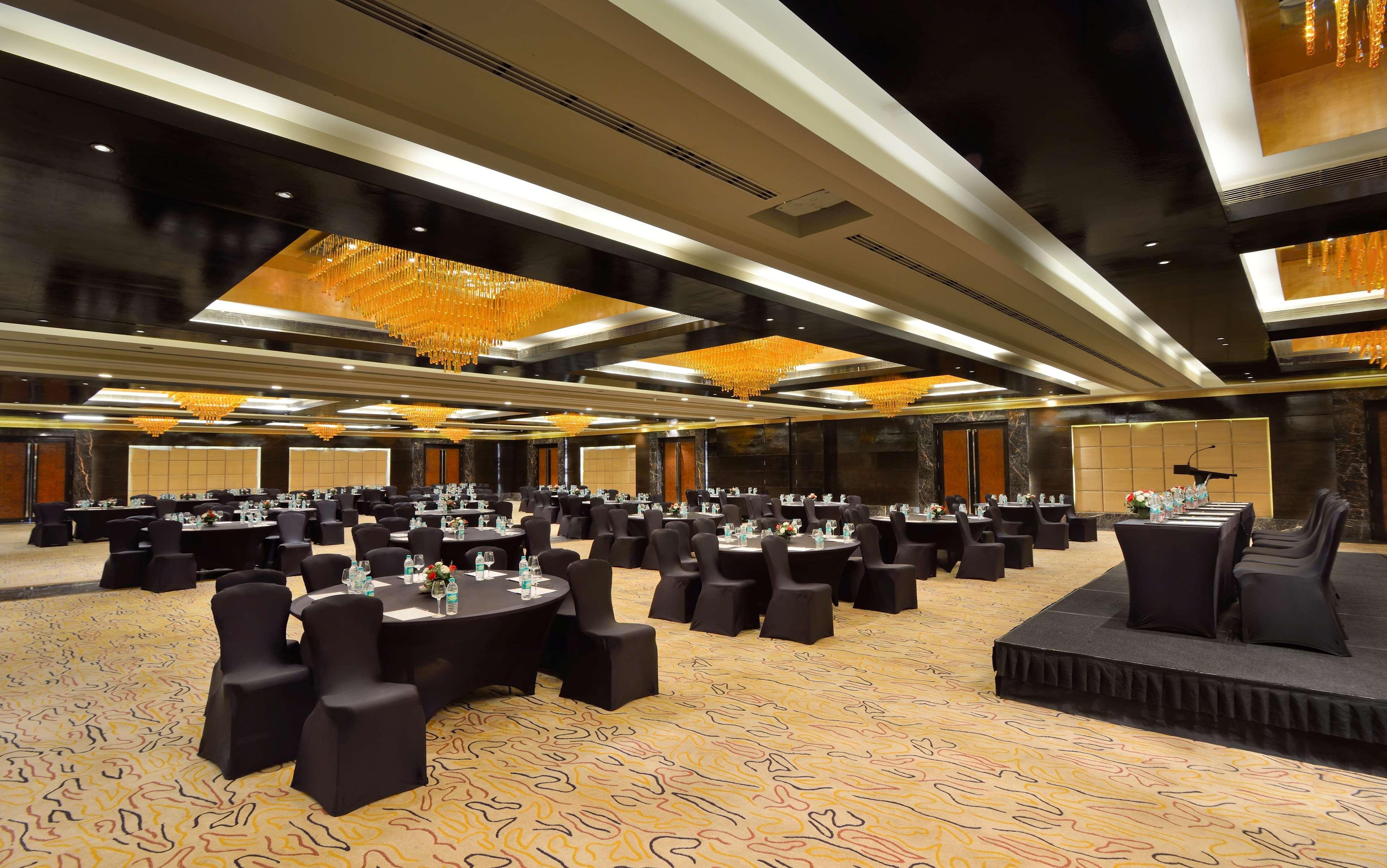 Radisson Blu Kaushambi Delhi Ncr Hotel Газиабад Екстериор снимка