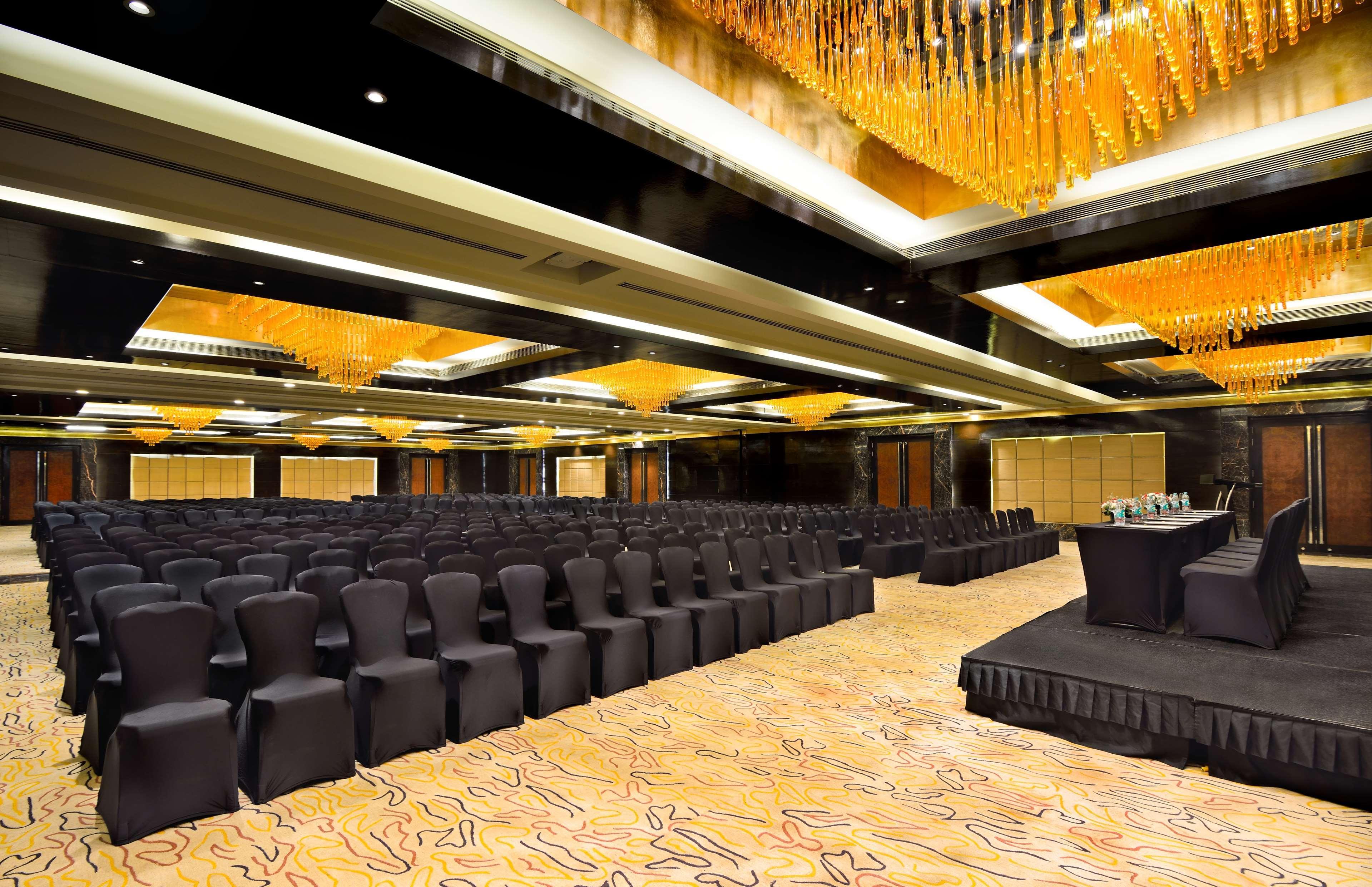 Radisson Blu Kaushambi Delhi Ncr Hotel Газиабад Екстериор снимка