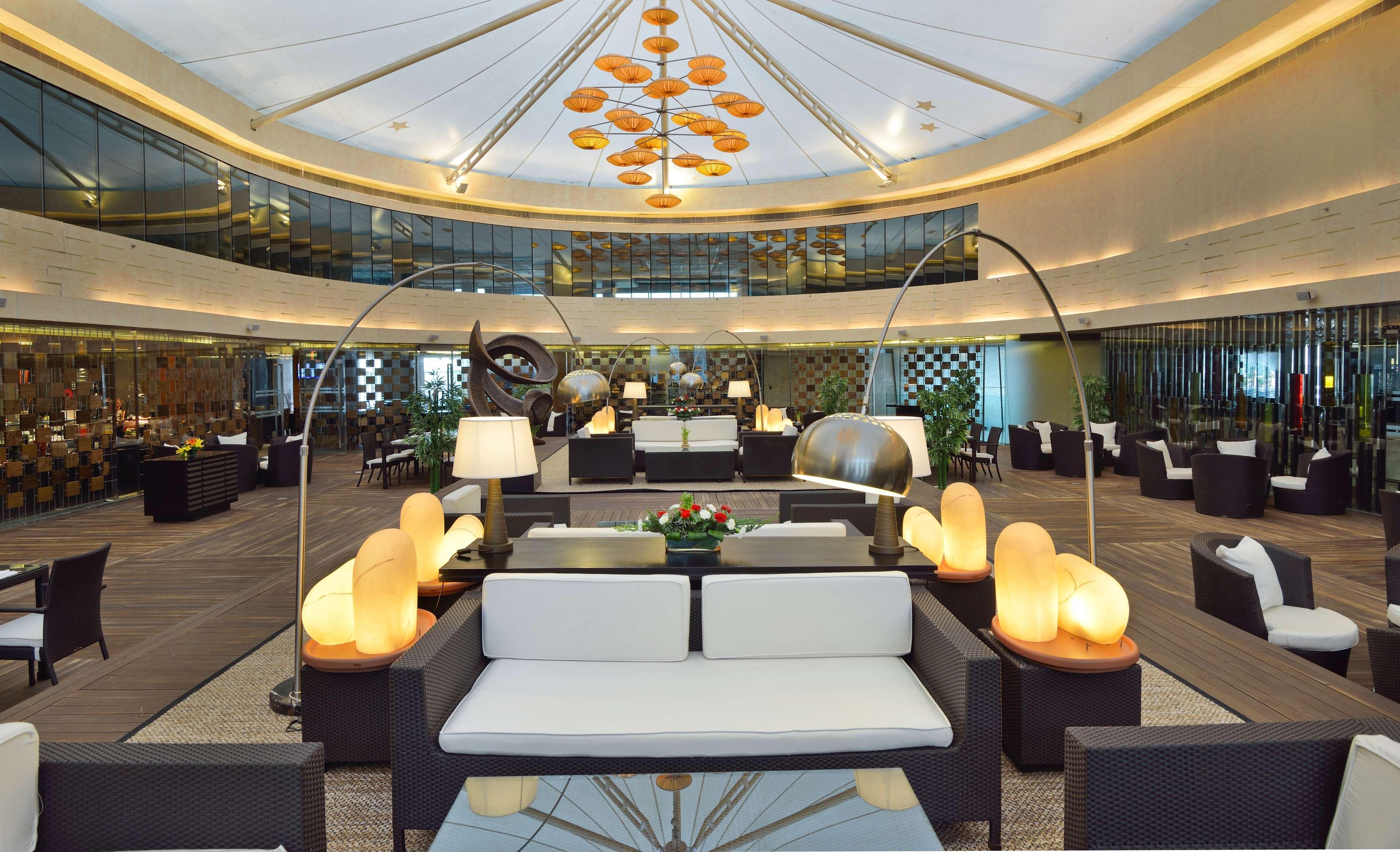 Radisson Blu Kaushambi Delhi Ncr Hotel Газиабад Екстериор снимка