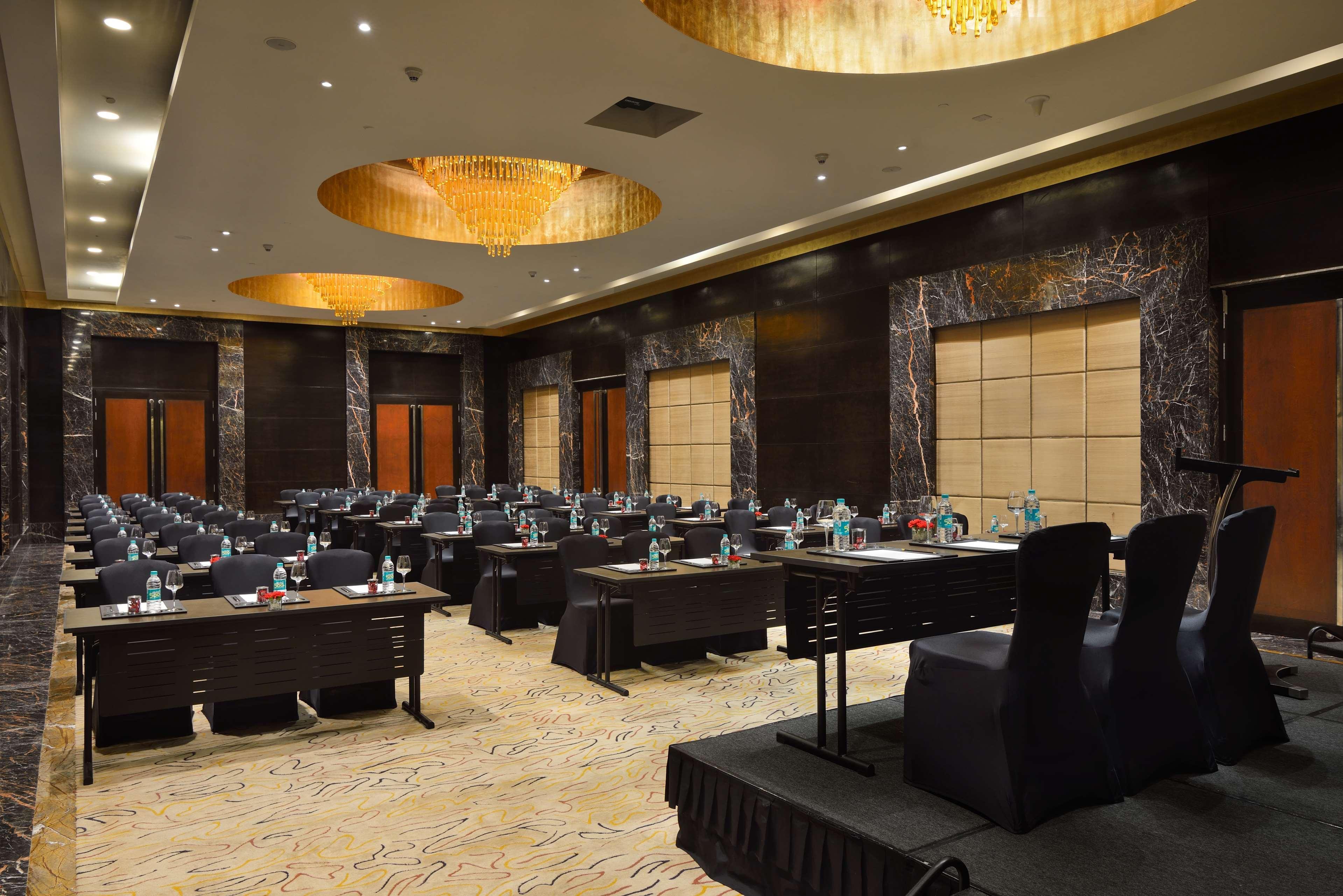 Radisson Blu Kaushambi Delhi Ncr Hotel Газиабад Екстериор снимка