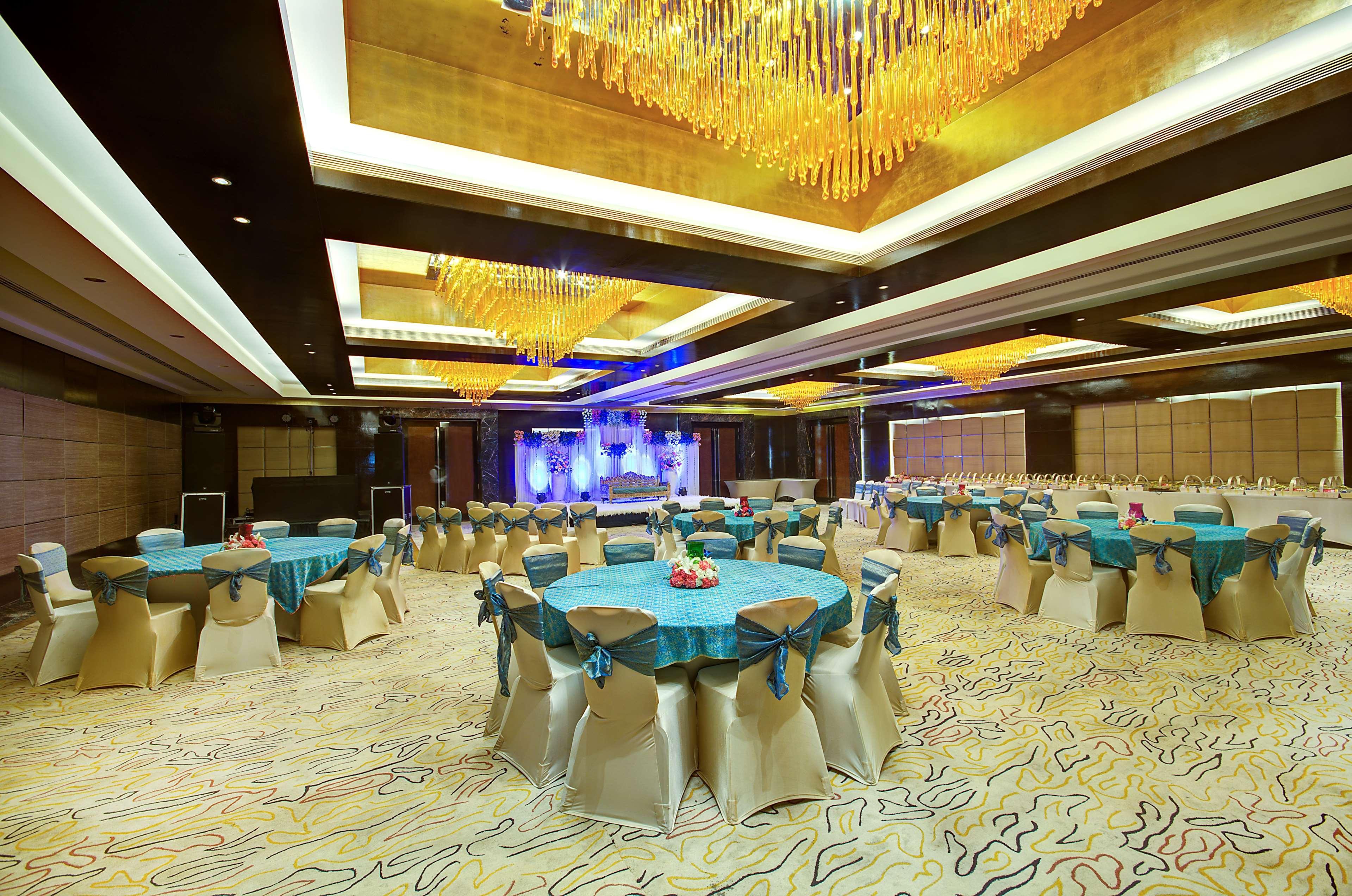 Radisson Blu Kaushambi Delhi Ncr Hotel Газиабад Екстериор снимка