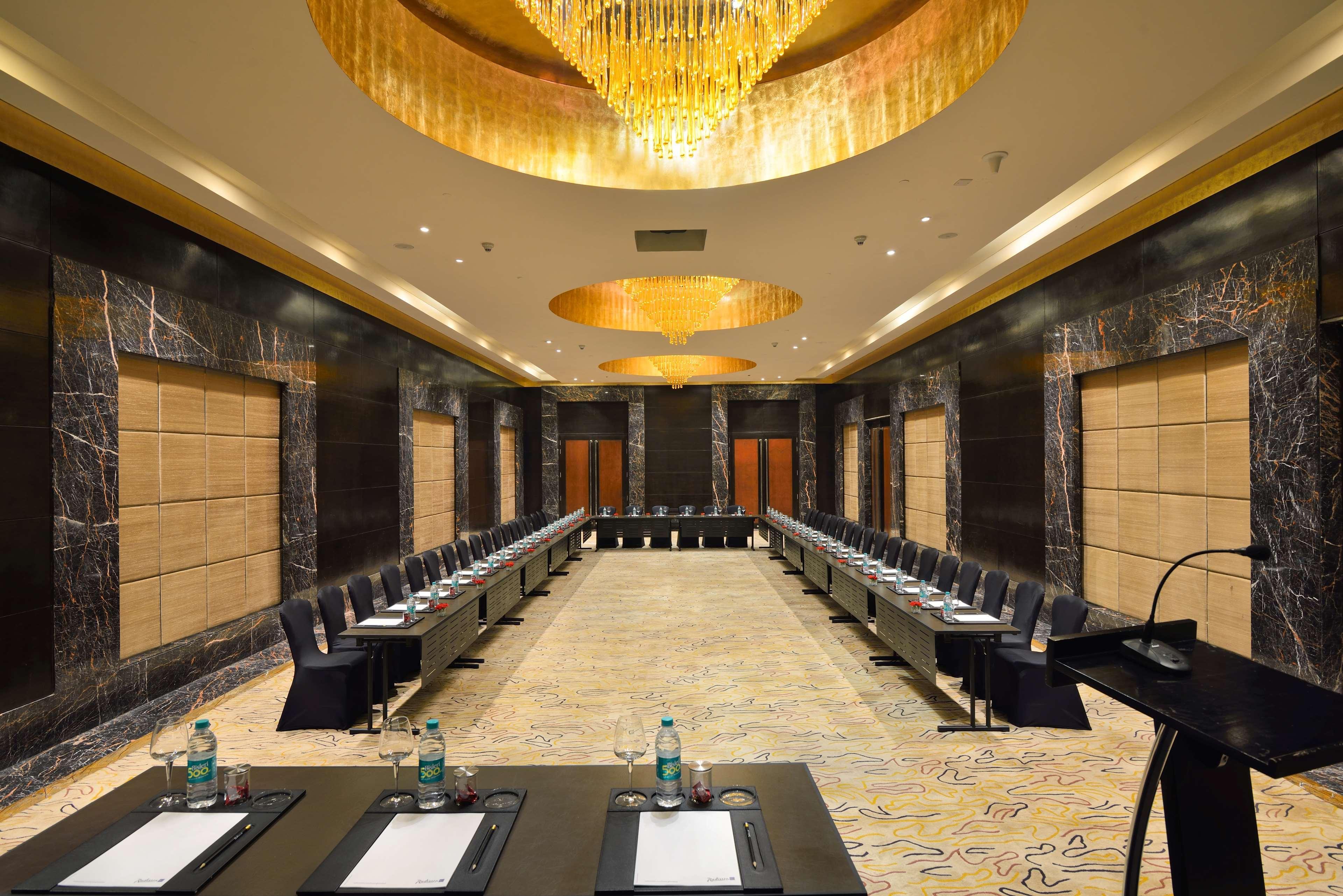 Radisson Blu Kaushambi Delhi Ncr Hotel Газиабад Екстериор снимка