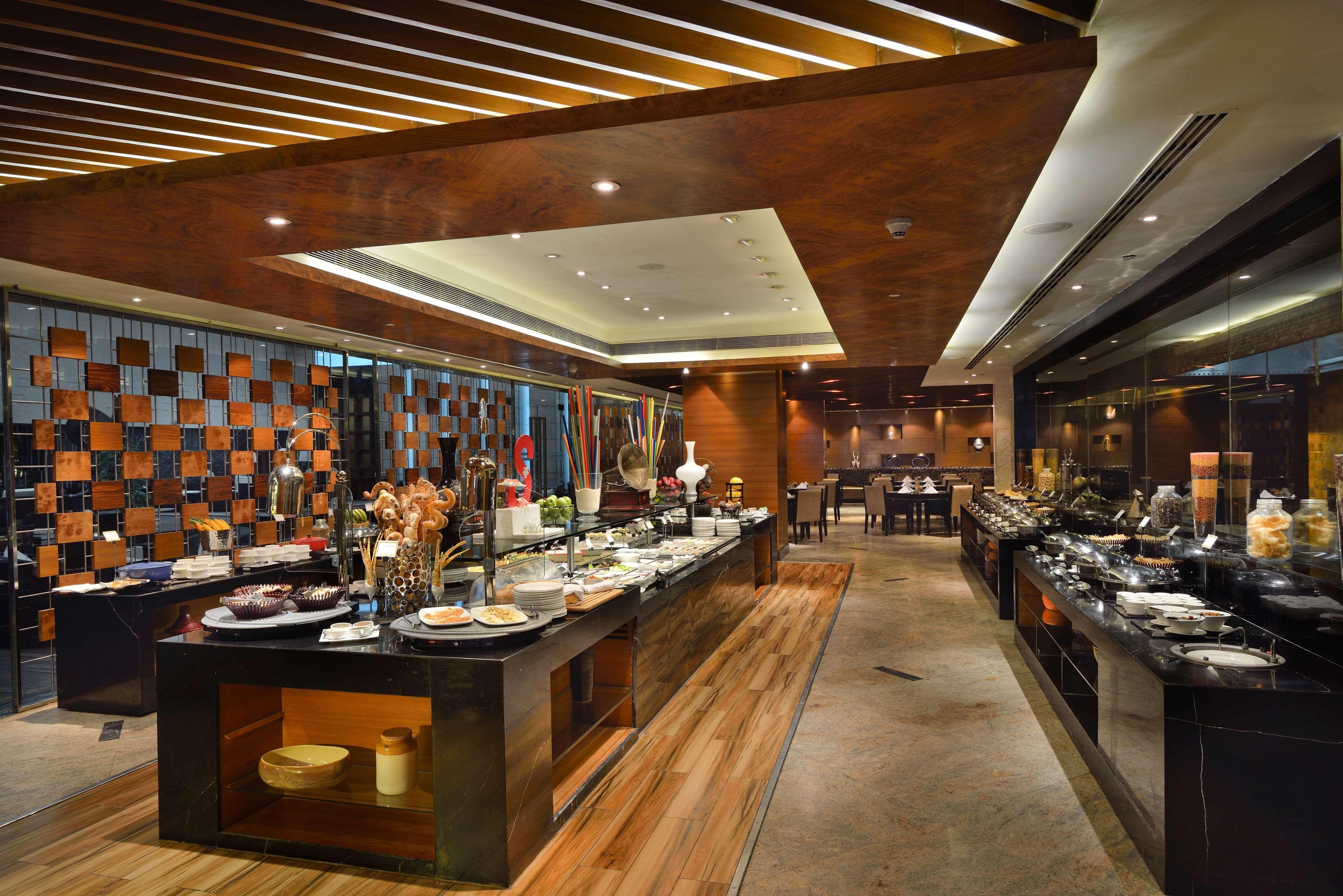 Radisson Blu Kaushambi Delhi Ncr Hotel Газиабад Екстериор снимка