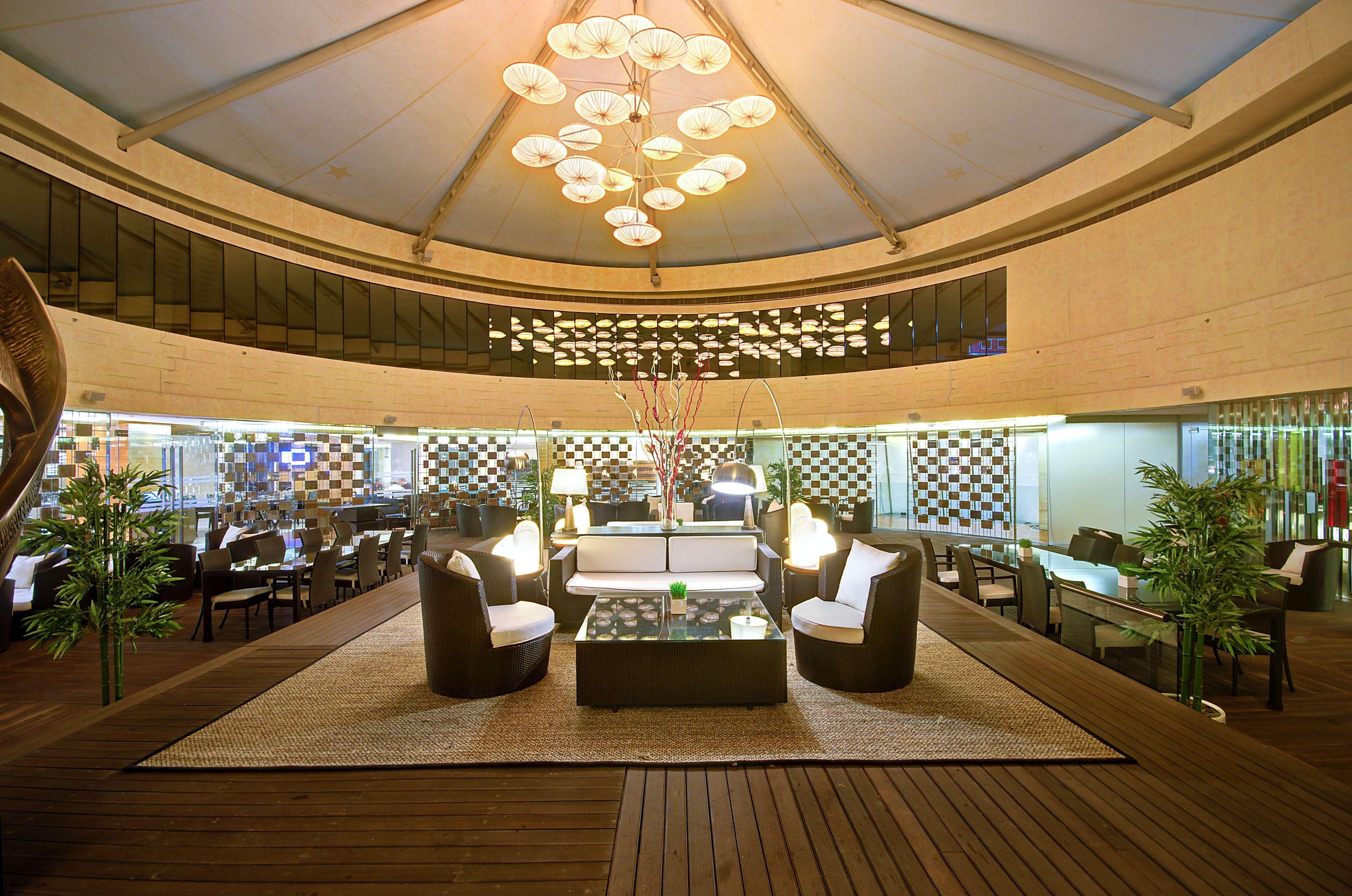 Radisson Blu Kaushambi Delhi Ncr Hotel Газиабад Екстериор снимка