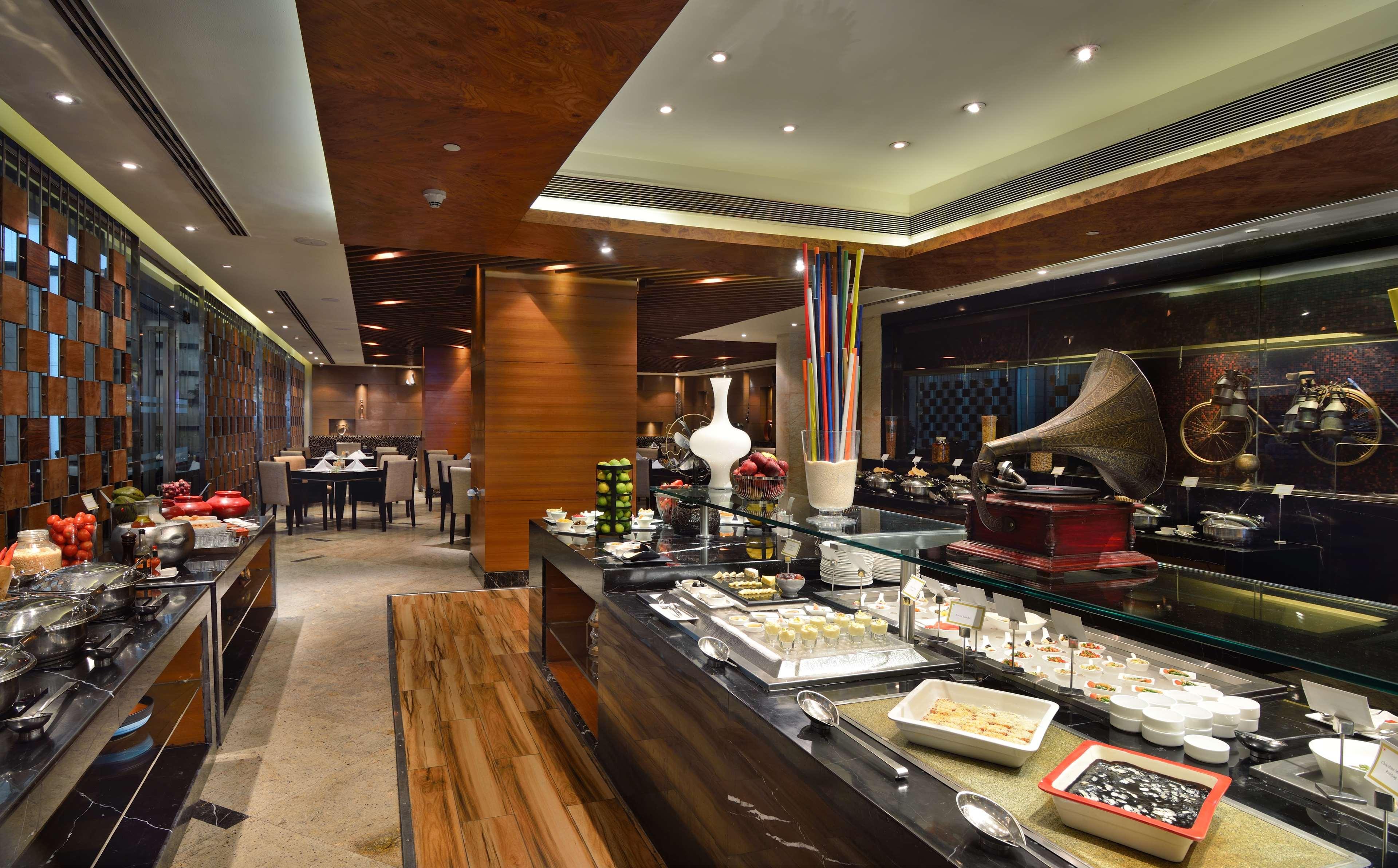Radisson Blu Kaushambi Delhi Ncr Hotel Газиабад Екстериор снимка