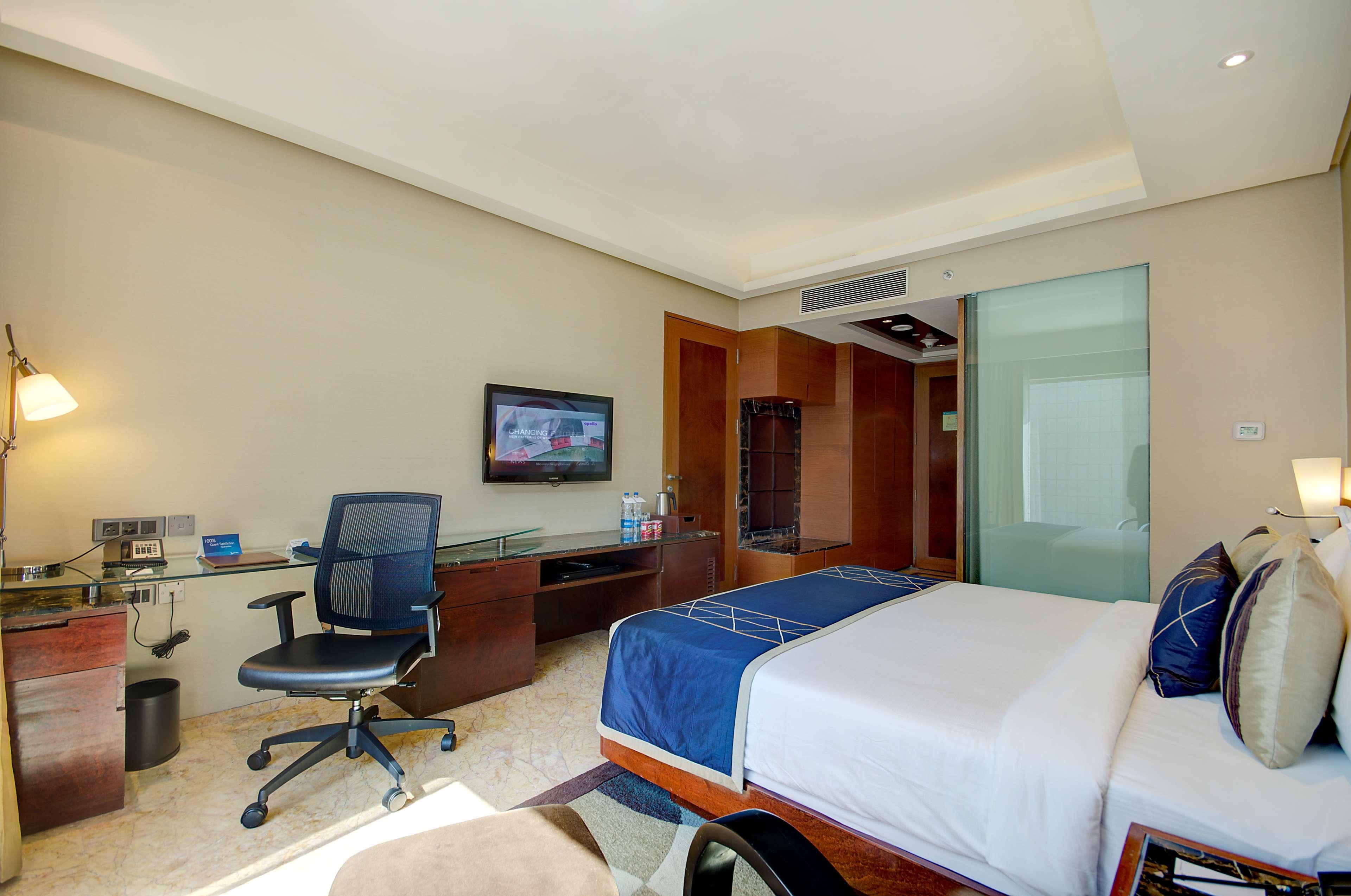 Radisson Blu Kaushambi Delhi Ncr Hotel Газиабад Екстериор снимка