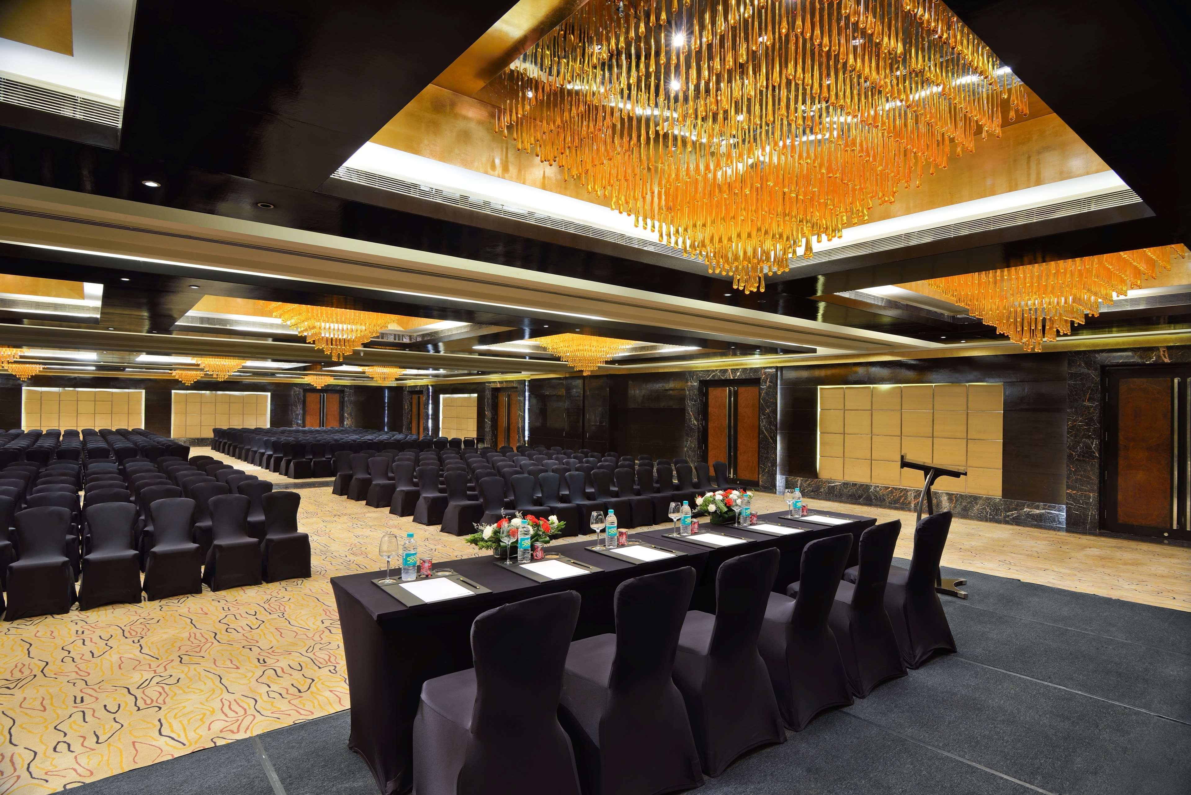 Radisson Blu Kaushambi Delhi Ncr Hotel Газиабад Екстериор снимка