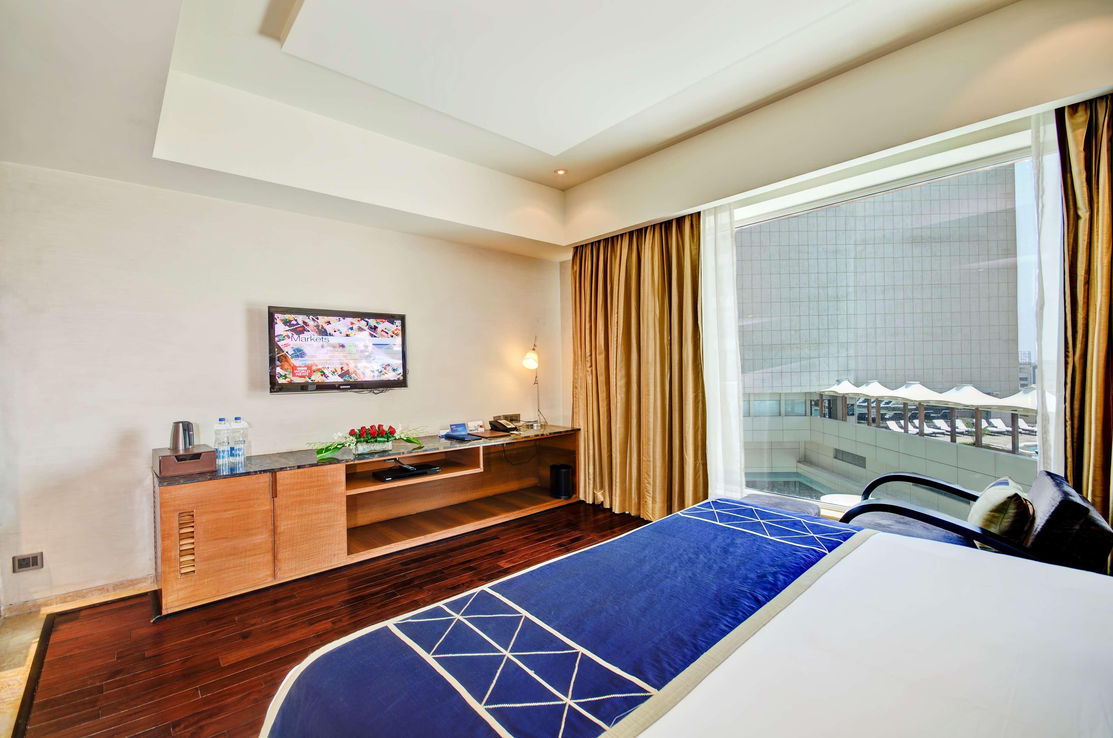 Radisson Blu Kaushambi Delhi Ncr Hotel Газиабад Екстериор снимка