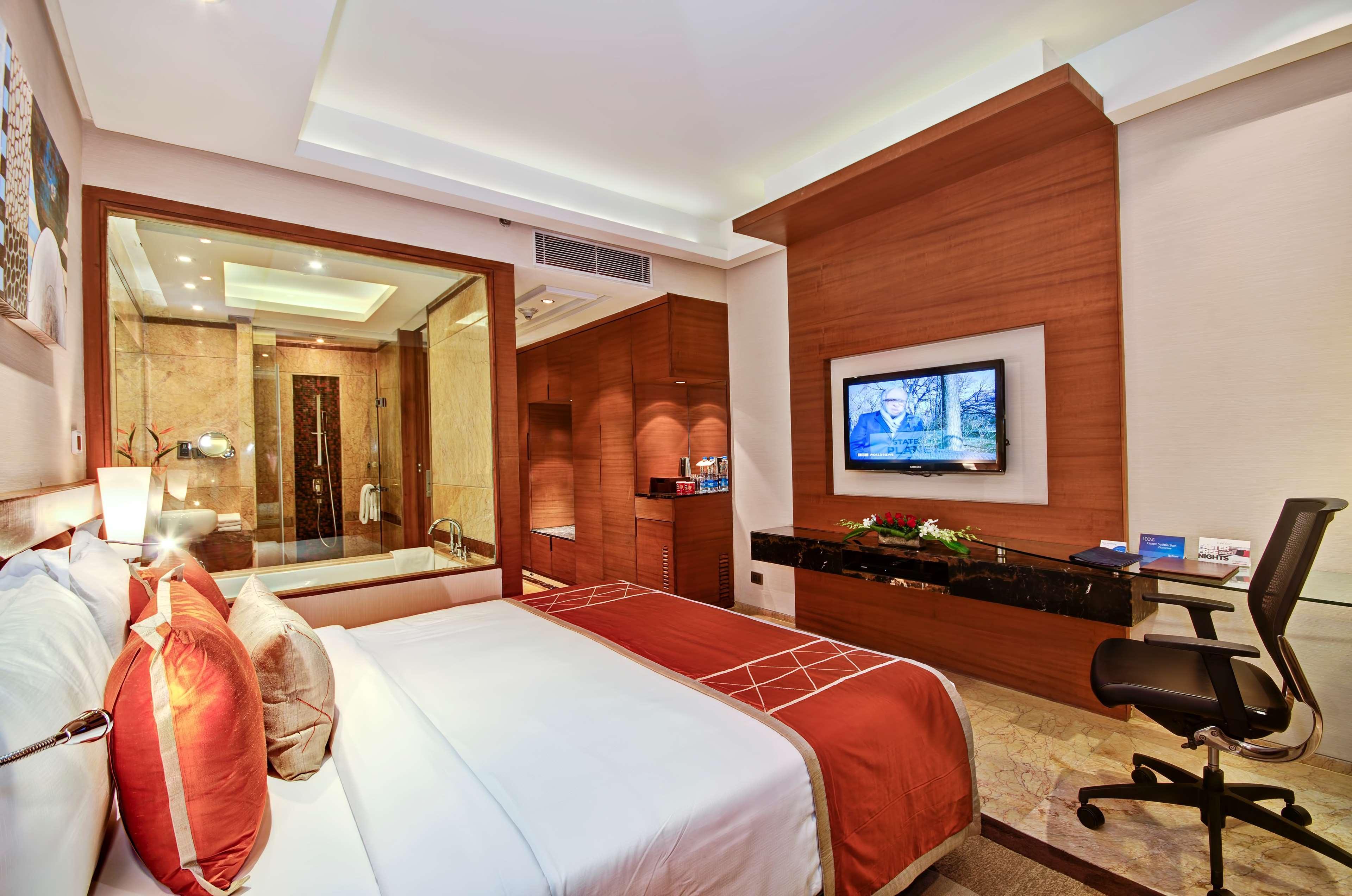 Radisson Blu Kaushambi Delhi Ncr Hotel Газиабад Екстериор снимка