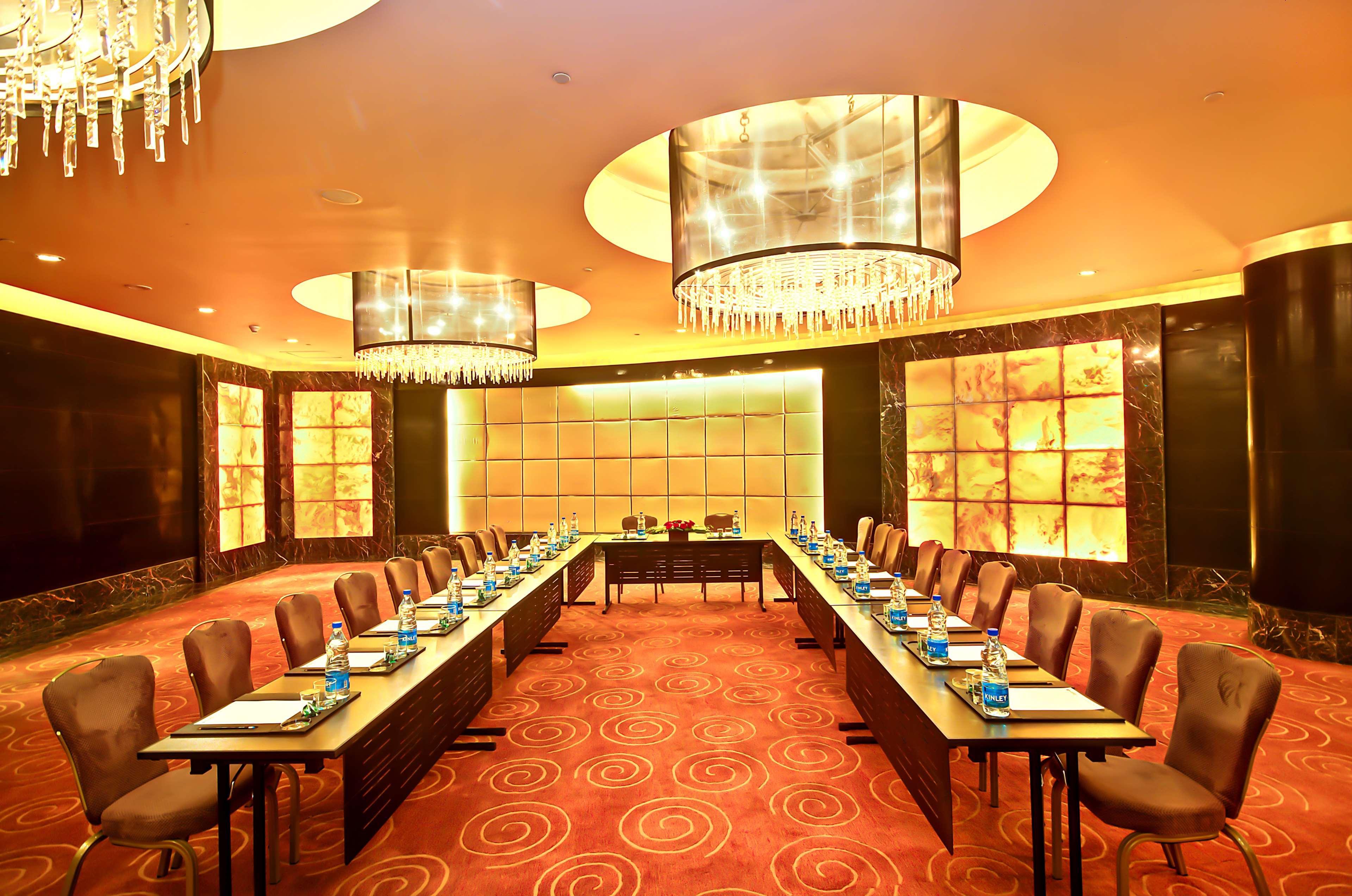 Radisson Blu Kaushambi Delhi Ncr Hotel Газиабад Екстериор снимка