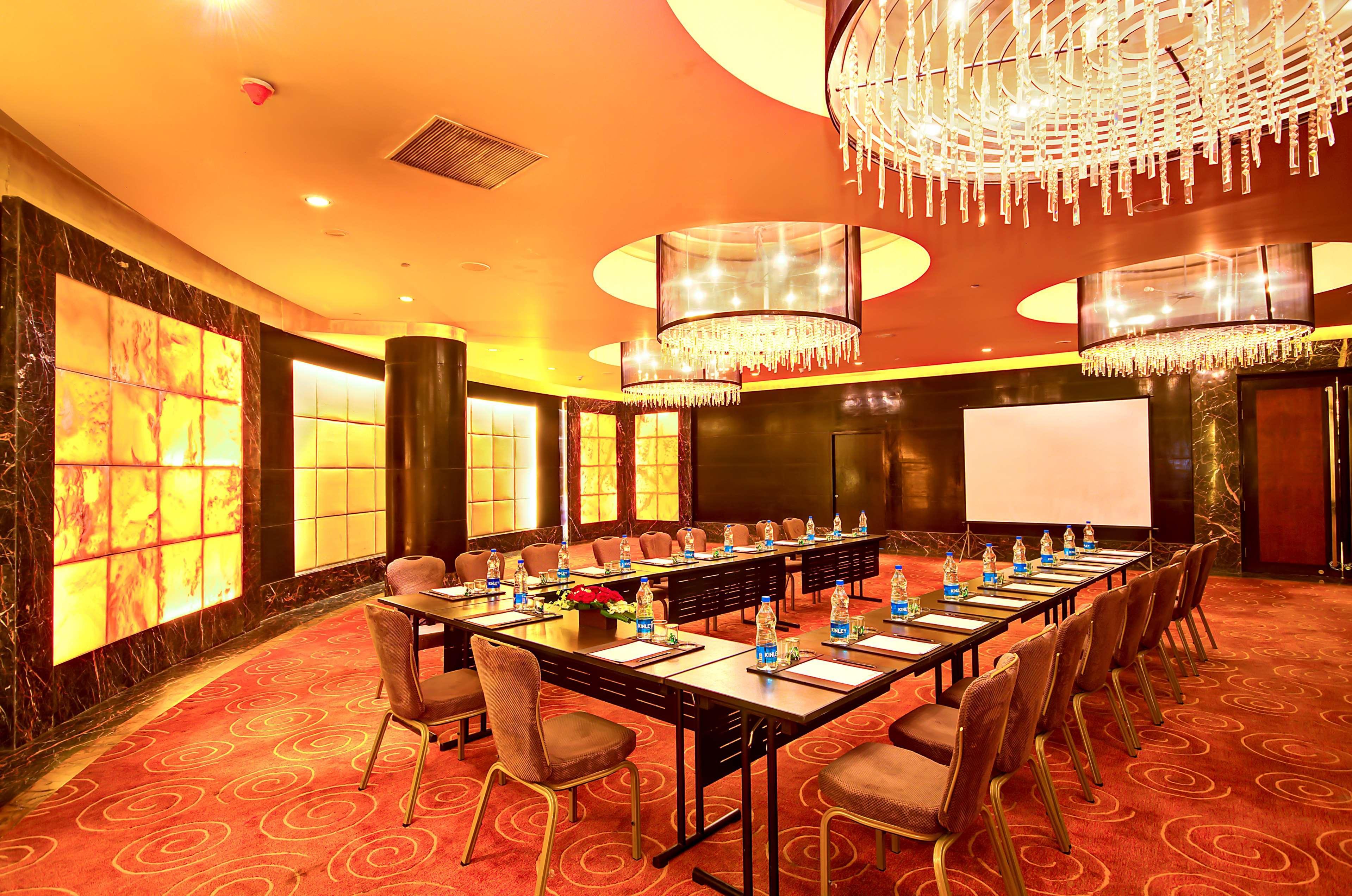 Radisson Blu Kaushambi Delhi Ncr Hotel Газиабад Екстериор снимка