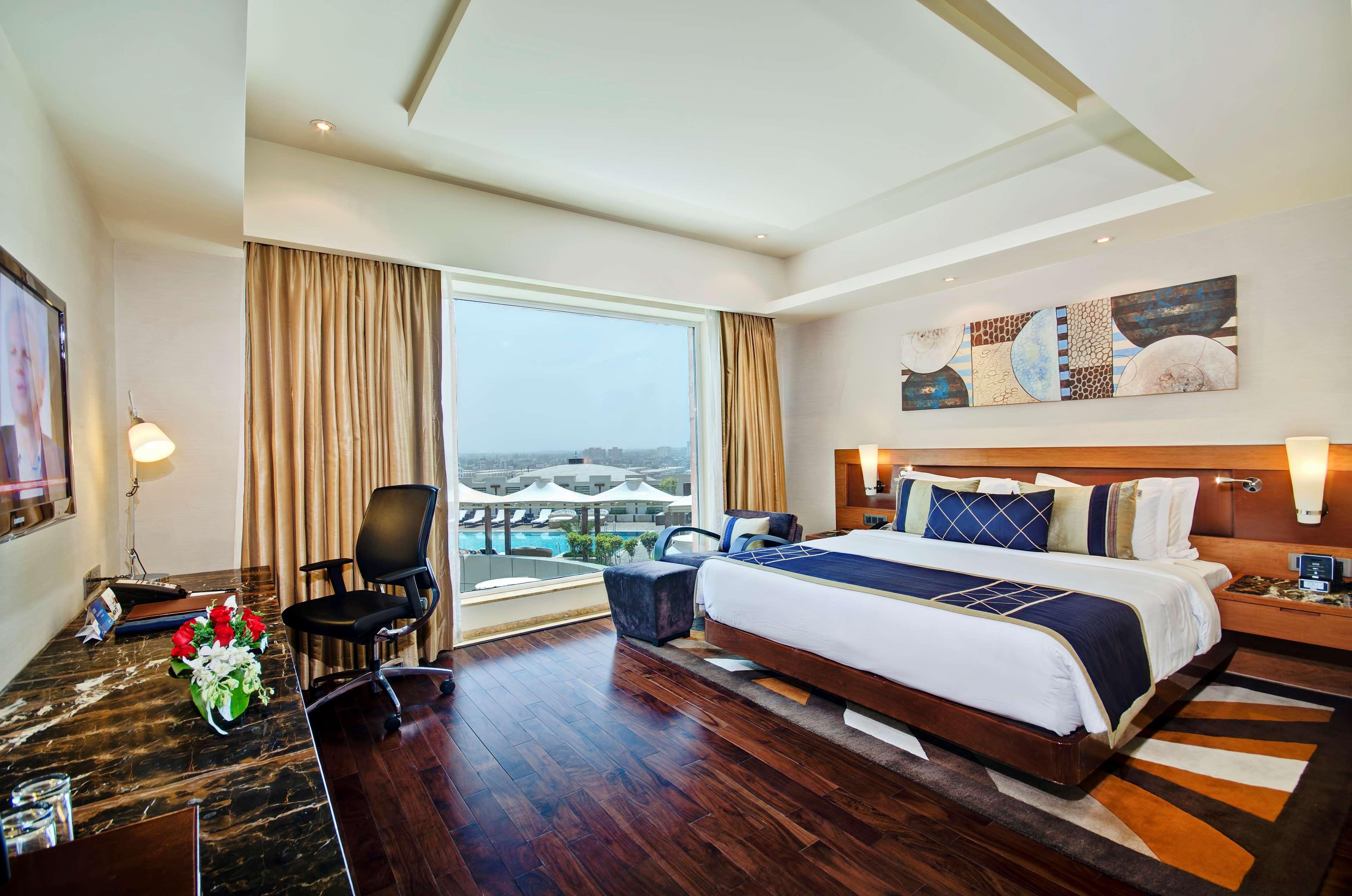 Radisson Blu Kaushambi Delhi Ncr Hotel Газиабад Екстериор снимка