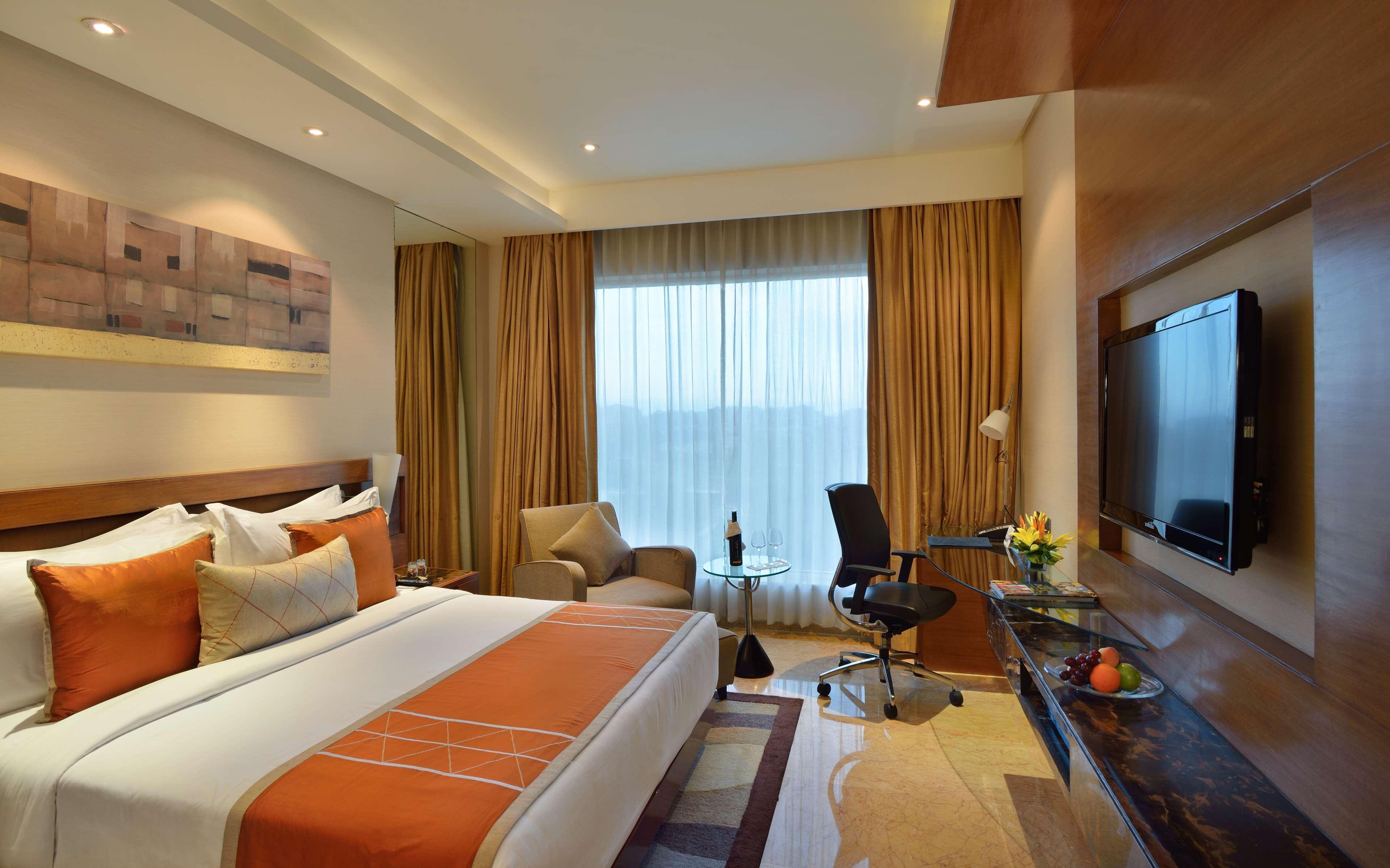 Radisson Blu Kaushambi Delhi Ncr Hotel Газиабад Екстериор снимка