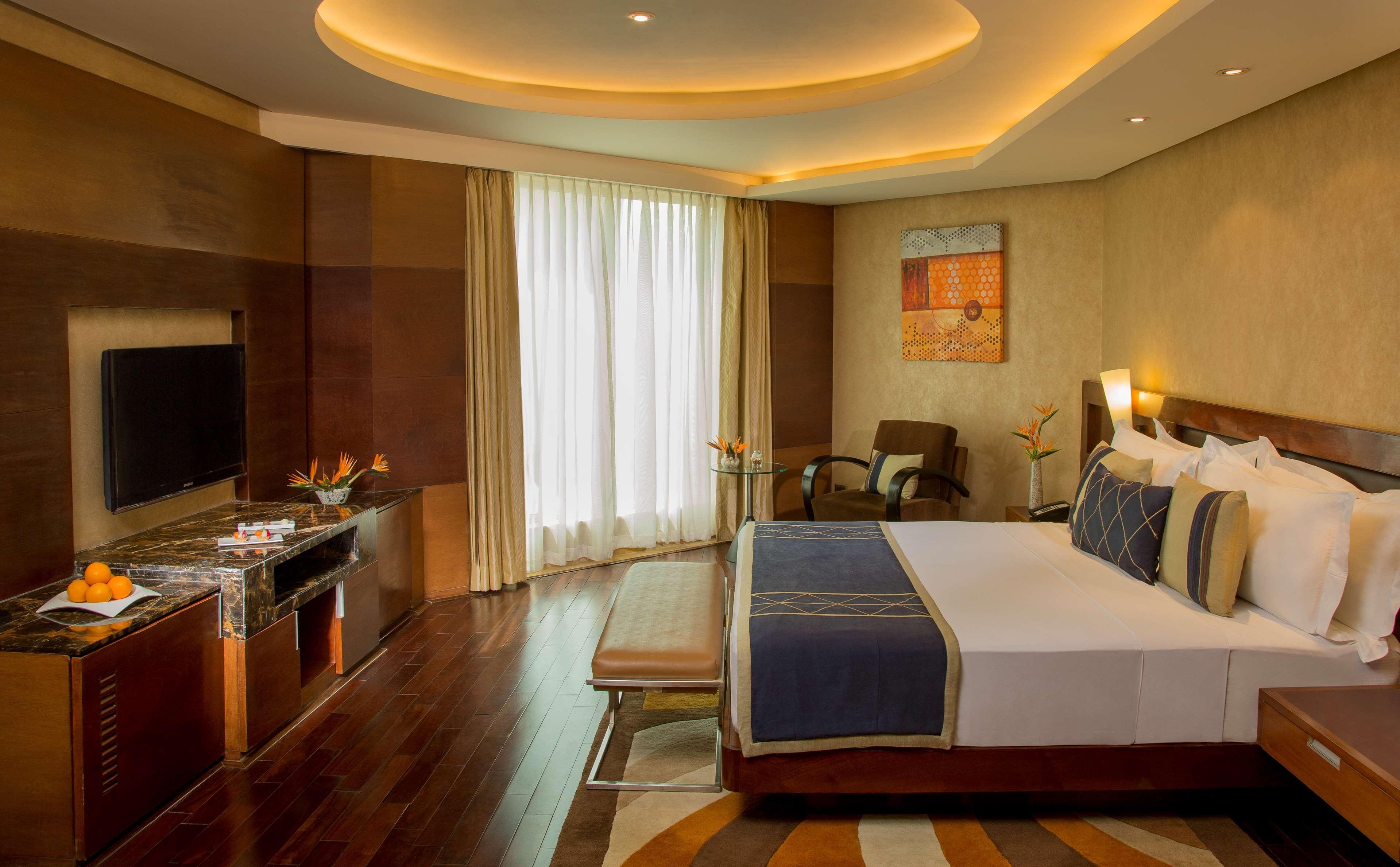 Radisson Blu Kaushambi Delhi Ncr Hotel Газиабад Екстериор снимка