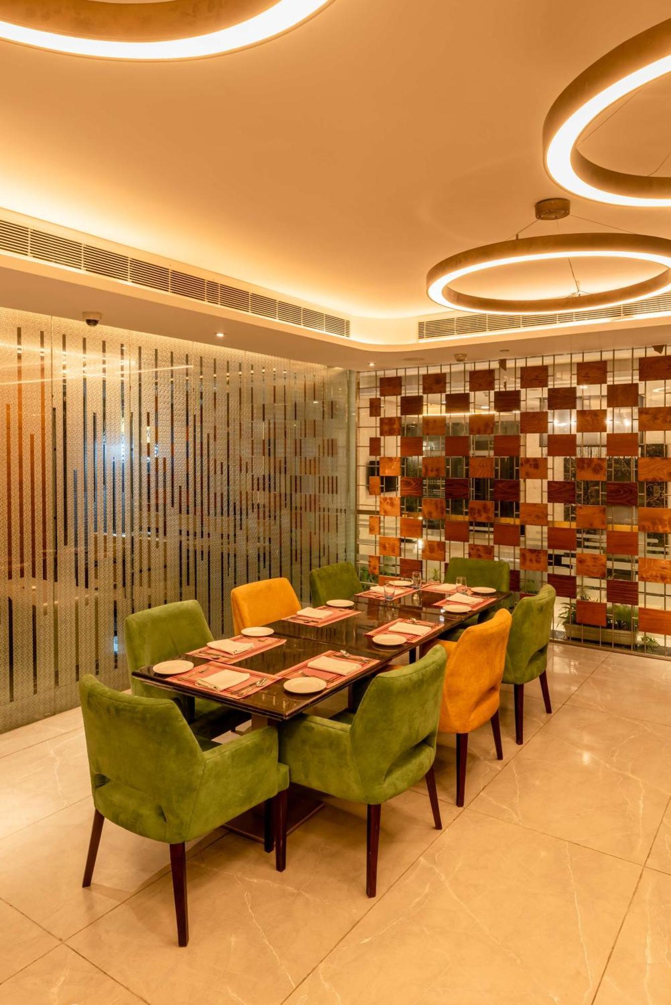 Radisson Blu Kaushambi Delhi Ncr Hotel Газиабад Екстериор снимка