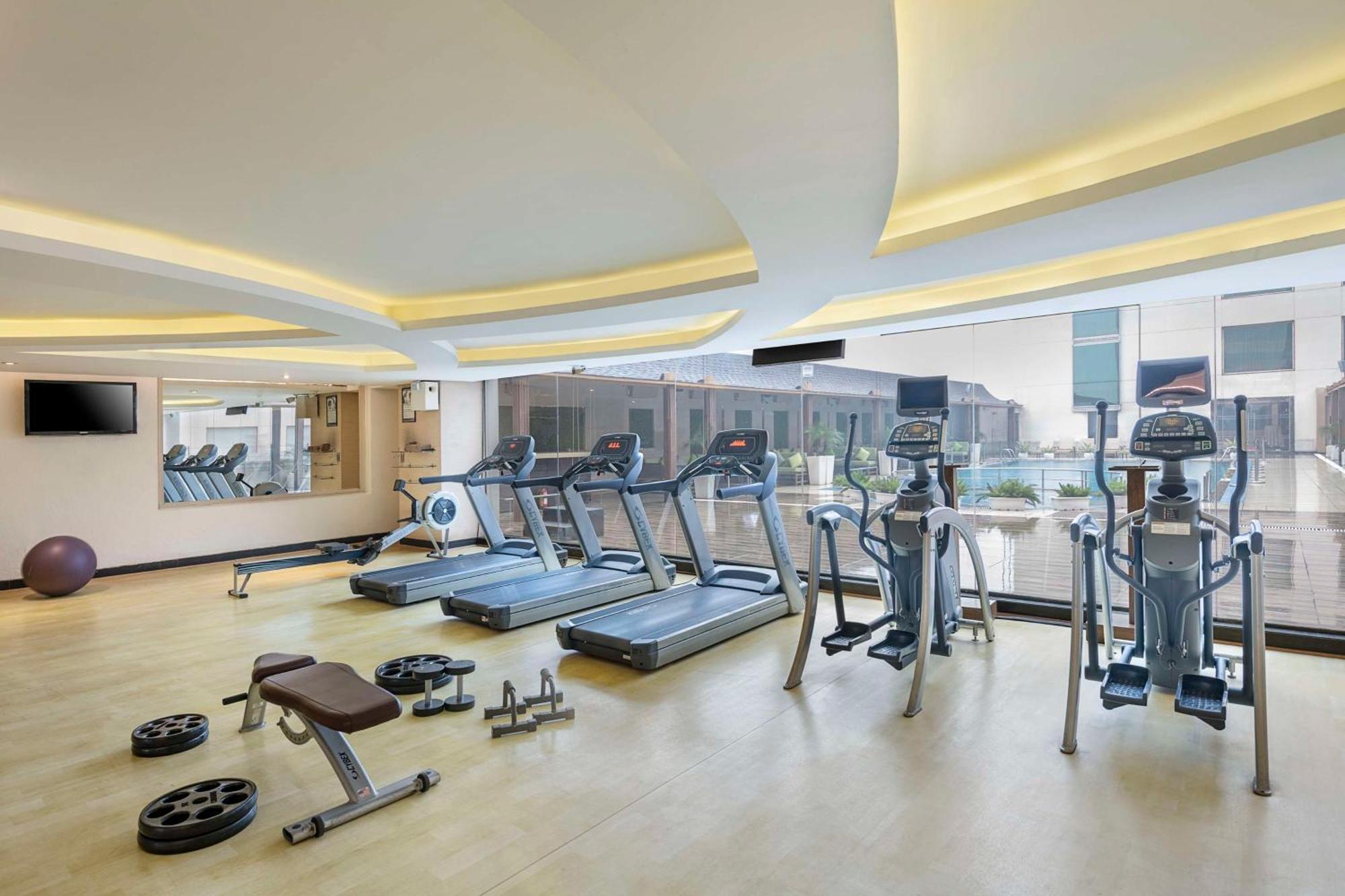 Radisson Blu Kaushambi Delhi Ncr Hotel Газиабад Екстериор снимка