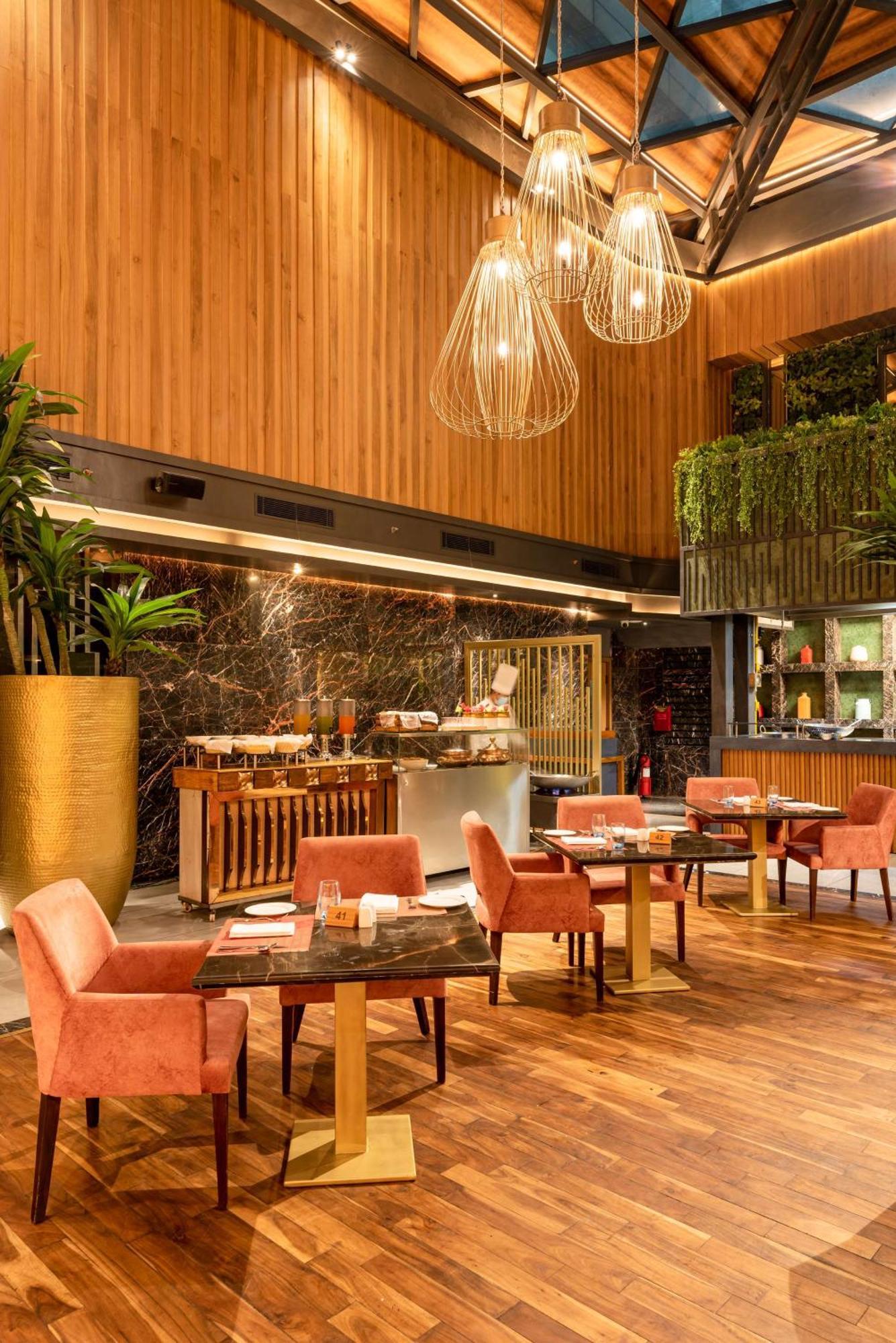 Radisson Blu Kaushambi Delhi Ncr Hotel Газиабад Екстериор снимка