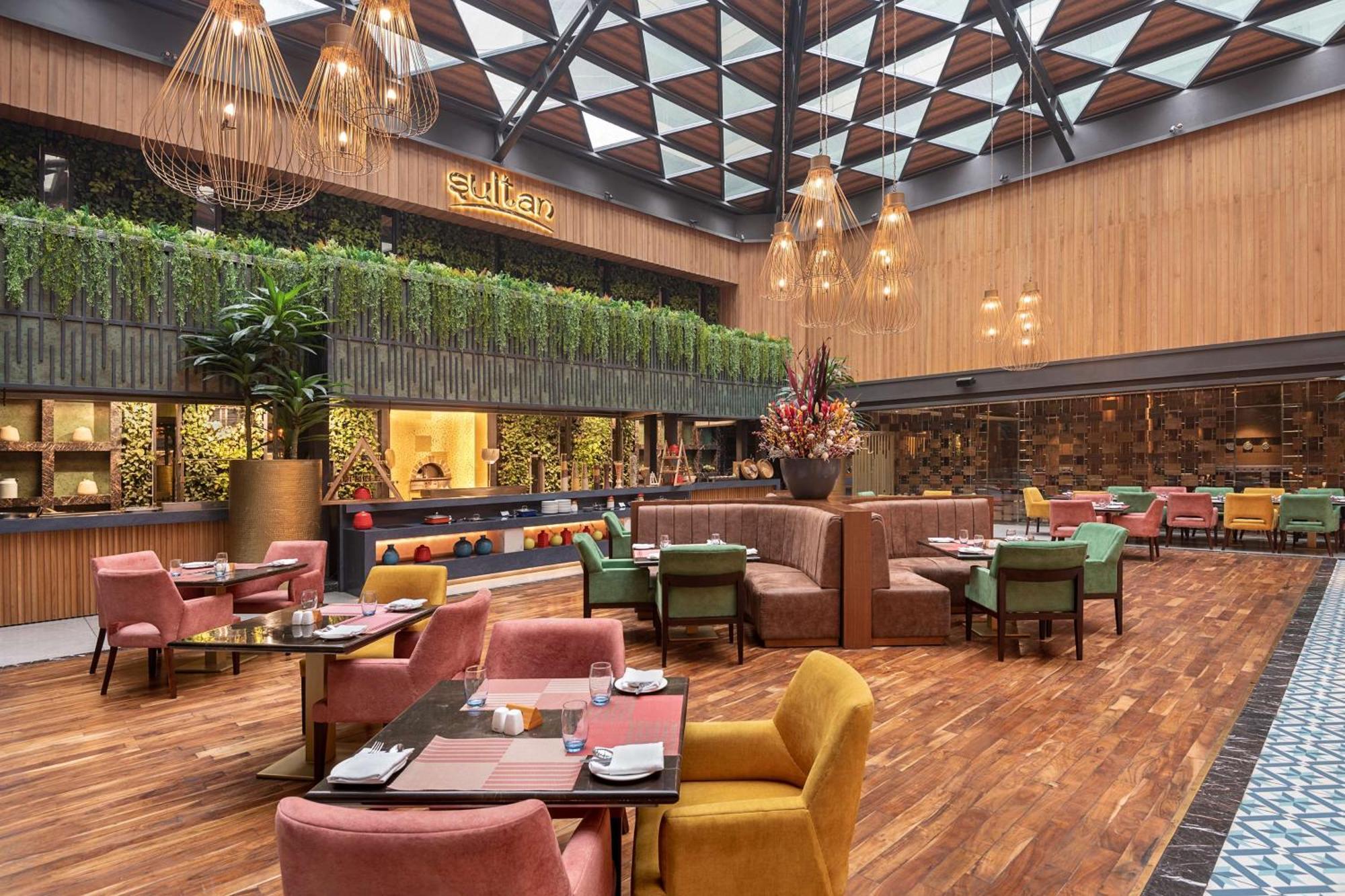 Radisson Blu Kaushambi Delhi Ncr Hotel Газиабад Екстериор снимка