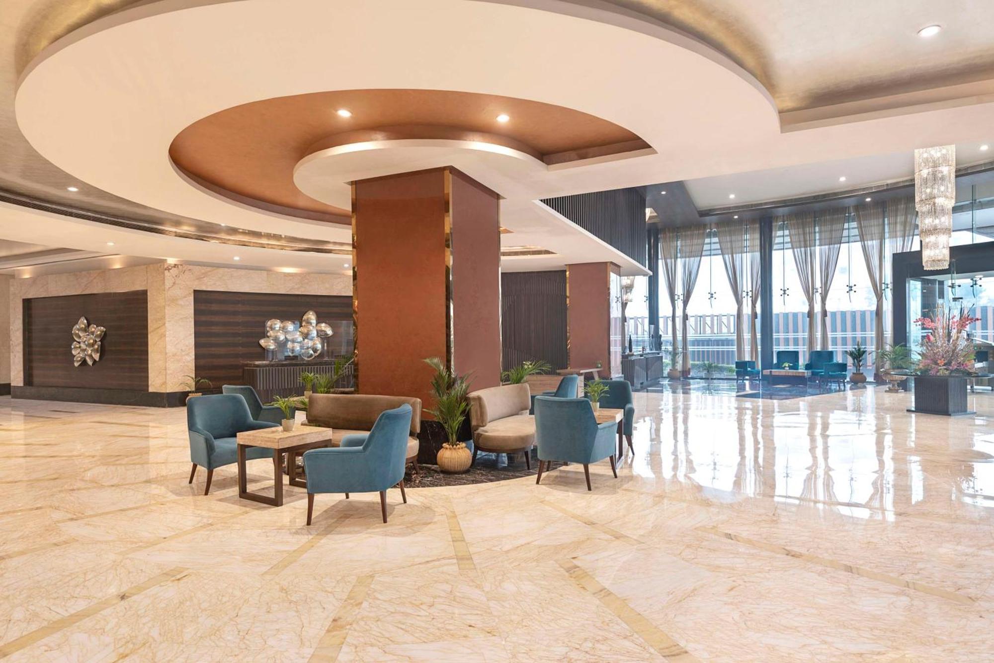 Radisson Blu Kaushambi Delhi Ncr Hotel Газиабад Екстериор снимка
