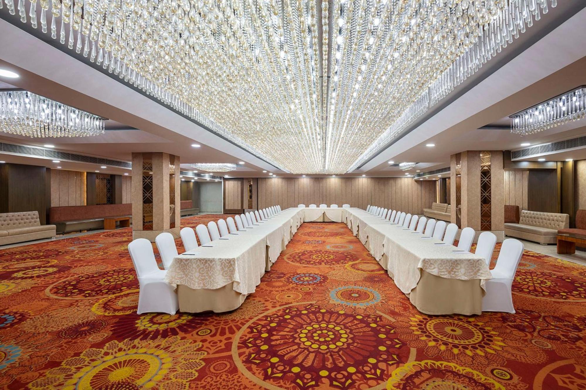 Radisson Blu Kaushambi Delhi Ncr Hotel Газиабад Екстериор снимка